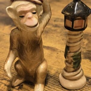 Monkey In Hat & LampPost Ceramic Salt&Pepper Shakers Made In Japan 1940-1950s
